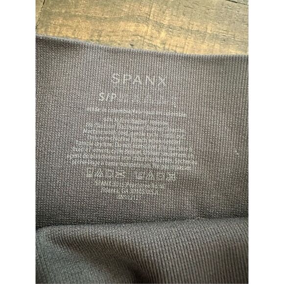 Spanx Knit Black and Gray Camo Leggings Size Small - Picture 4 of 4